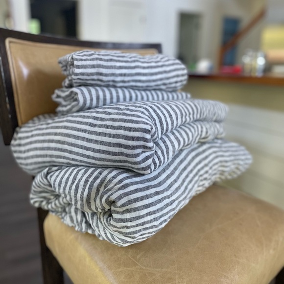 EUC Linen Sheets Brooklinen - Picture 1 of 5